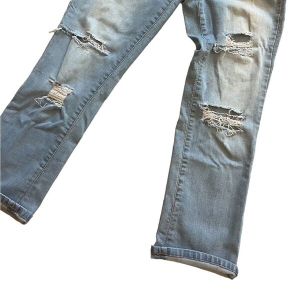 NINE WEST Taylored Cuff Capri Light Wash Distressed Stretch Cropped Denim Jean 4 - Picture 6 of 13